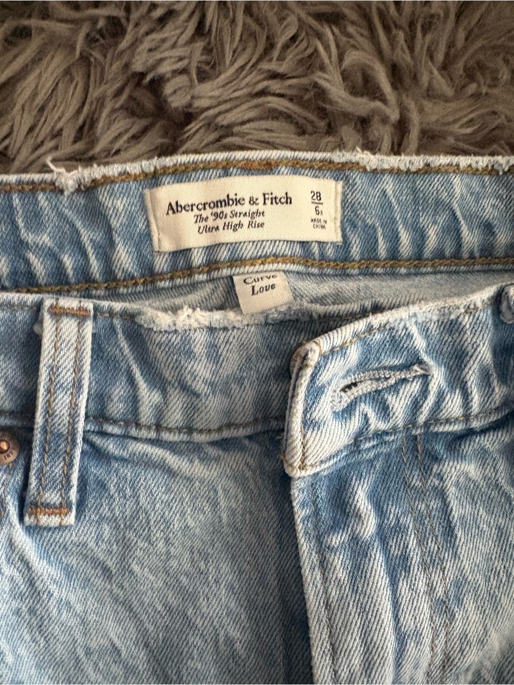 Abercrombie & Fitch Curve LoveThe '90s Straight Ultra High Rise Light Blue Jeans
